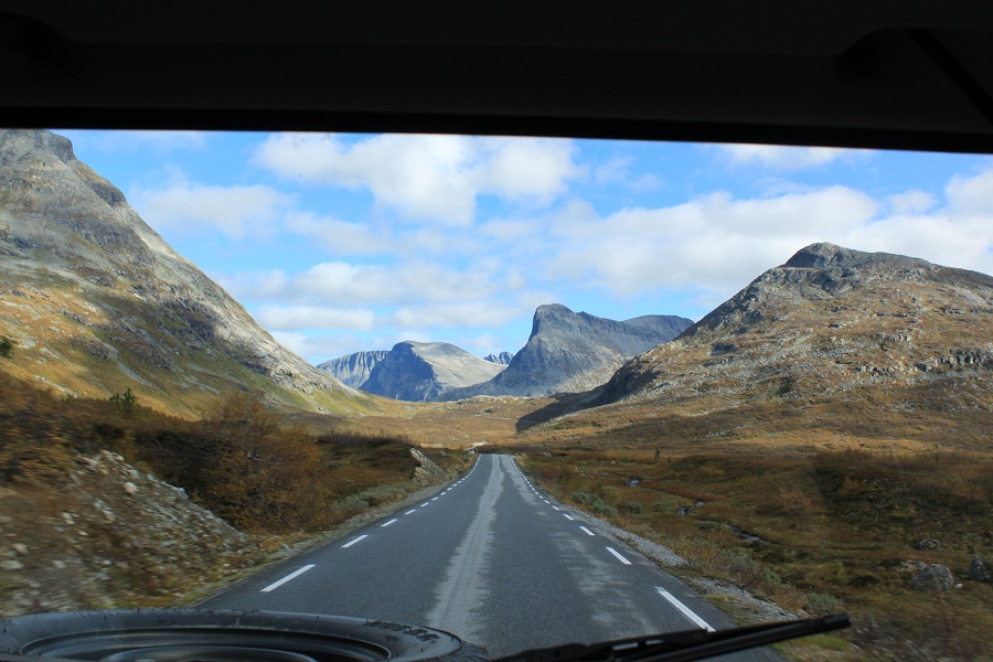 Norges vackra vägar från framrutan